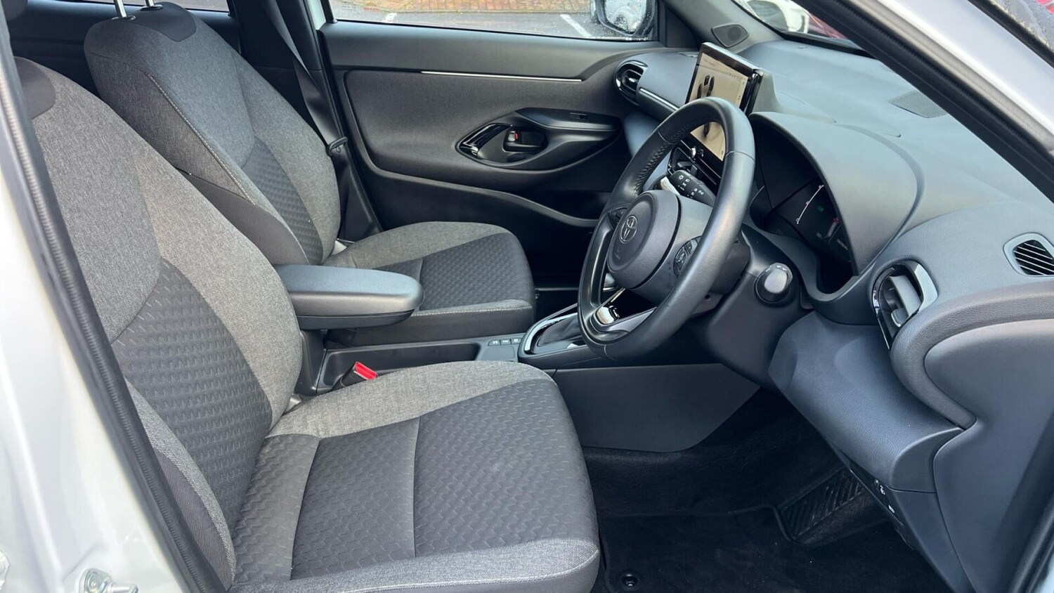 Used Toyota Yaris Cross 2024 for sale - 77541180: Photo 11