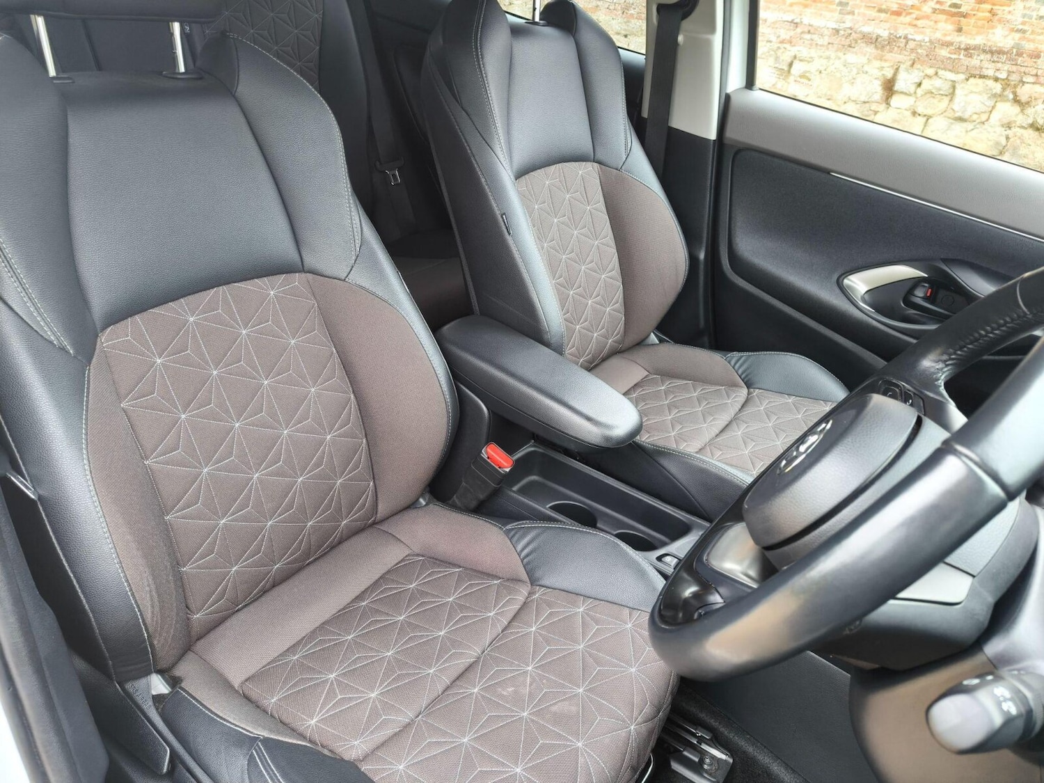 Used Toyota Yaris Cross 2022 for sale - 76674922: Photo 16