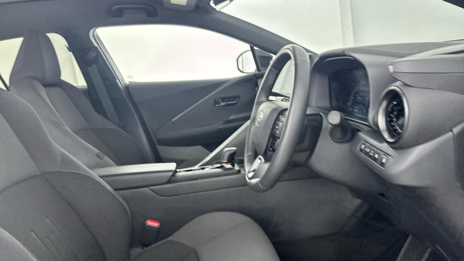 Used Toyota C-HR 2024 for sale - 77763423: Photo 11