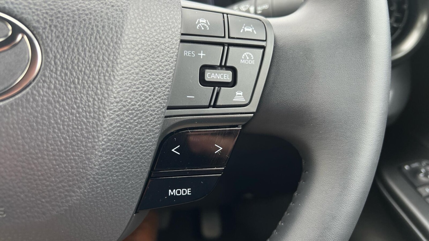 Used Toyota C-HR 2025 for sale - 77981309: Photo 24