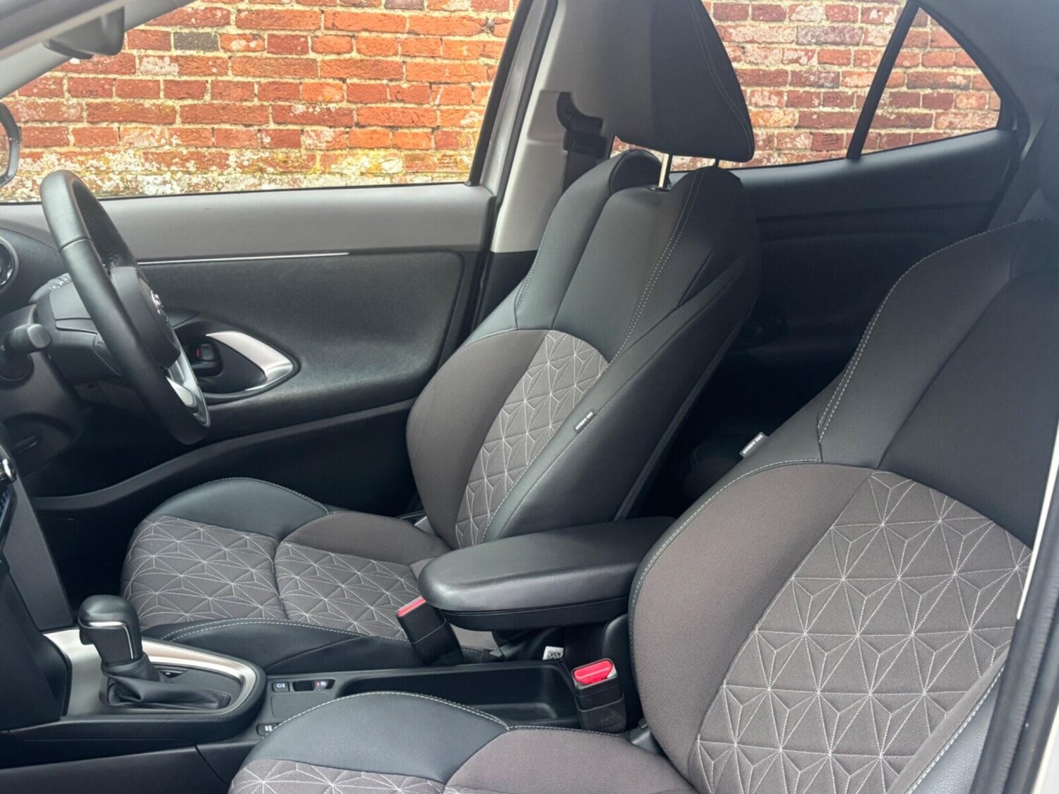 Used Toyota Yaris Cross 2022 for sale - 76673908: Photo 10