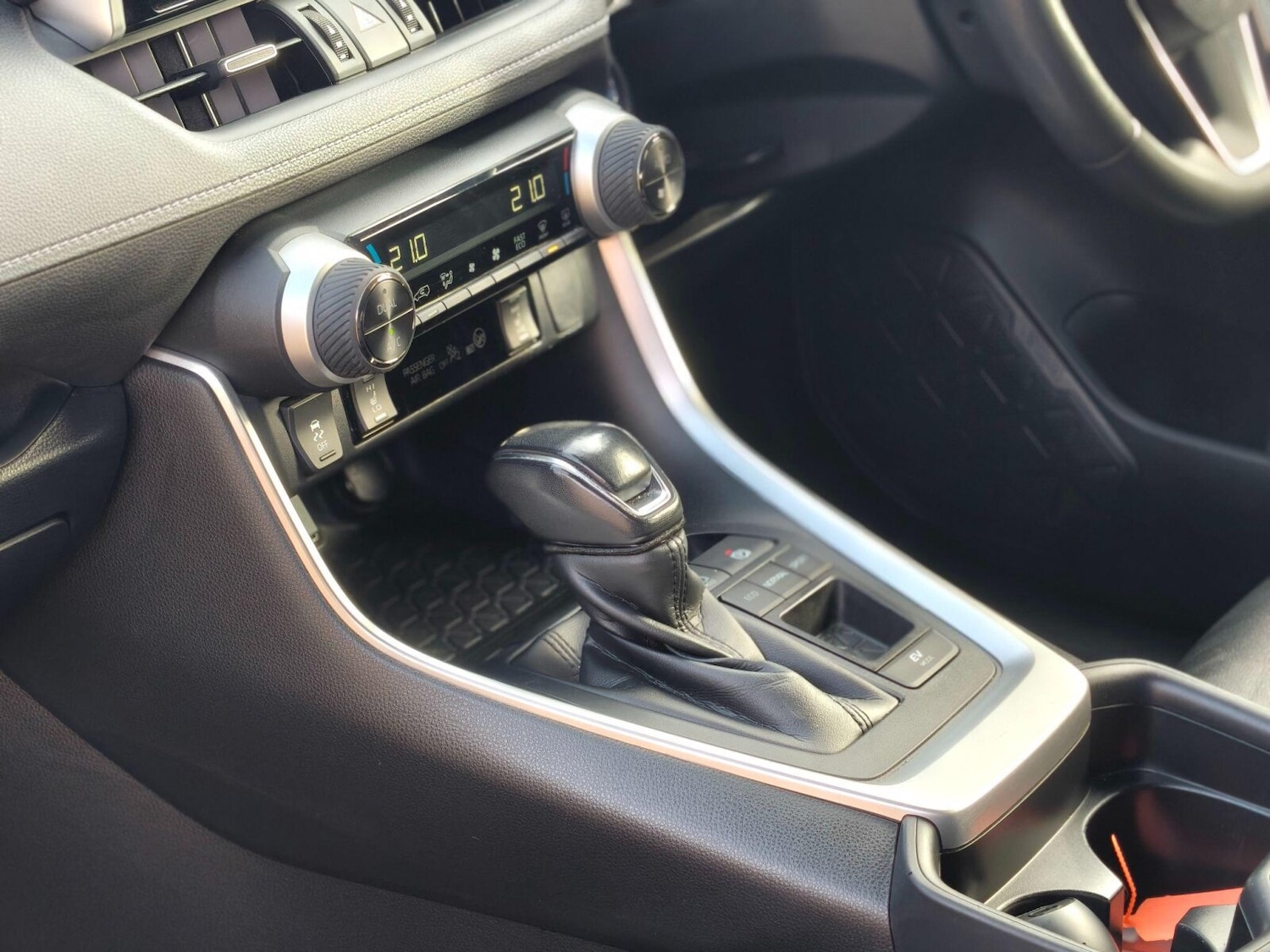 Used Toyota RAV4 2021 for sale - 76681028: Photo 25