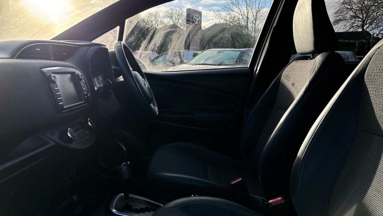 Used Toyota Yaris 2017 for sale - 77357465: Photo 10