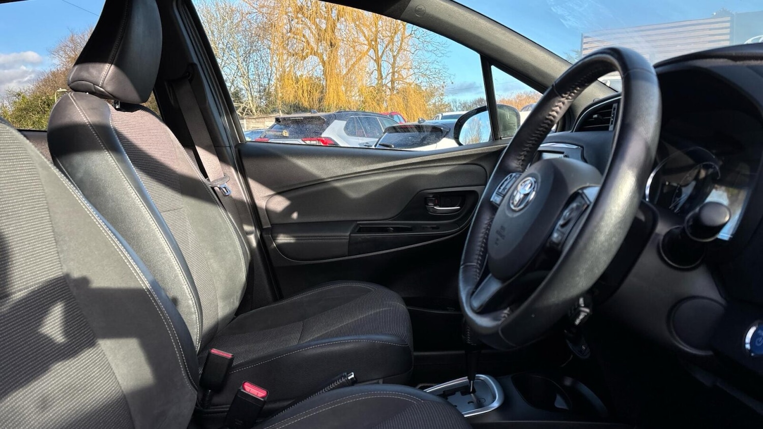 Used Toyota Yaris 2017 for sale - 77357465: Photo 11