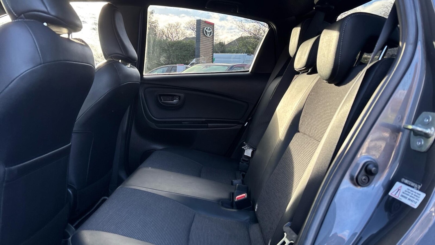 Used Toyota Yaris 2017 for sale - 77357465: Photo 13