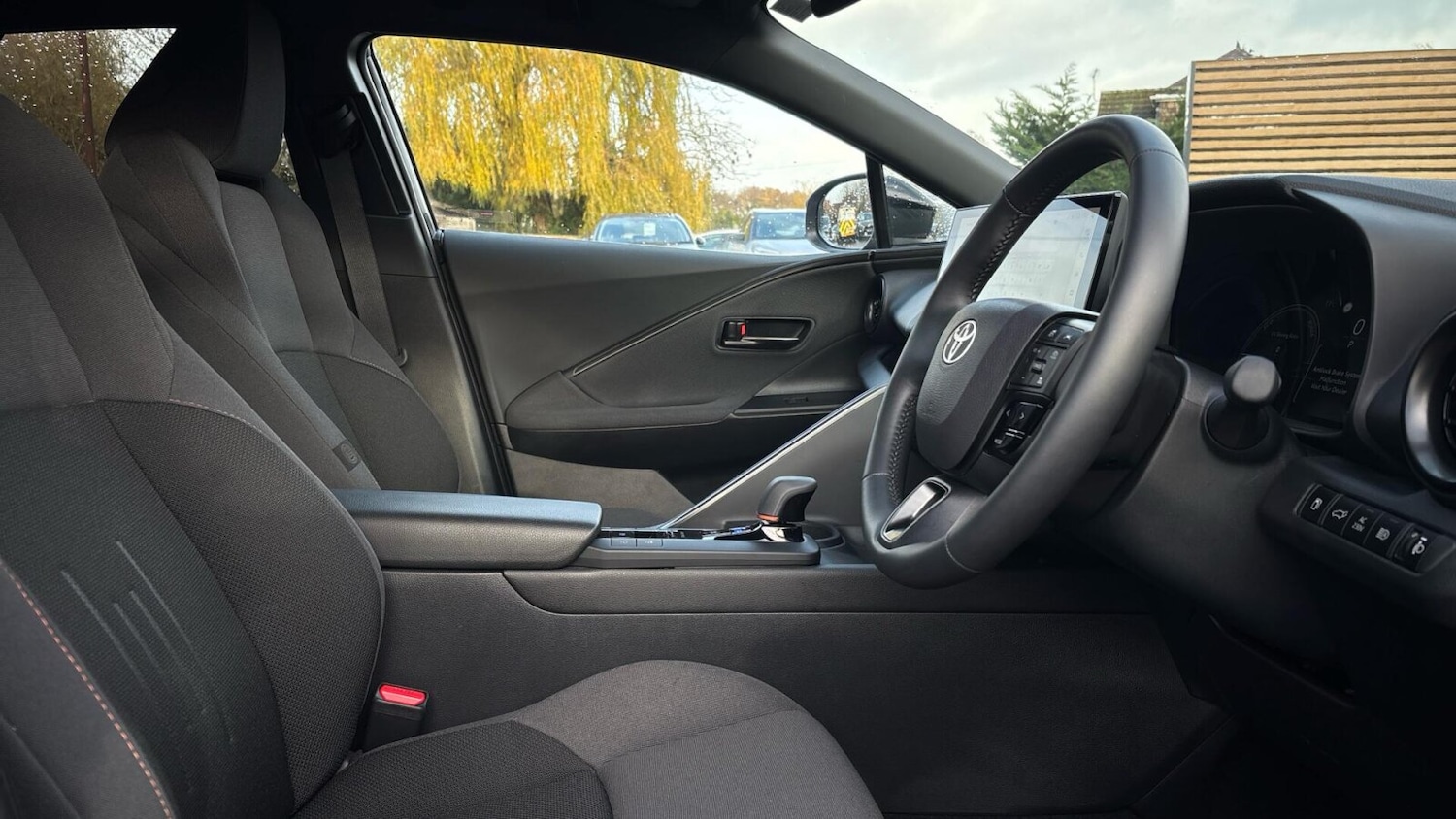 Used Toyota C-HR 2024 for sale - 77013340: Photo 11