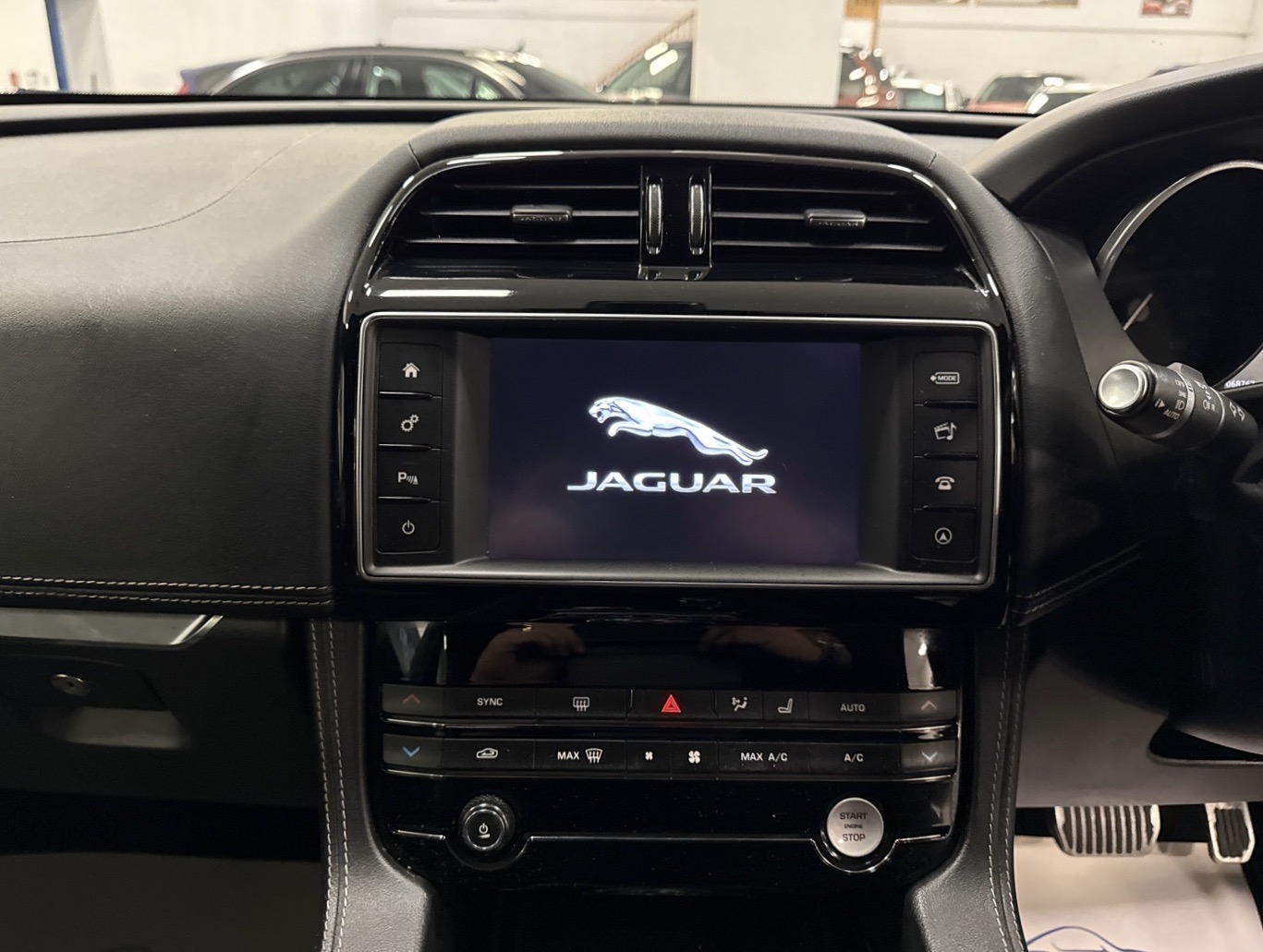 Used Jaguar F-Pace 2017 for sale - 76182274: Photo 16