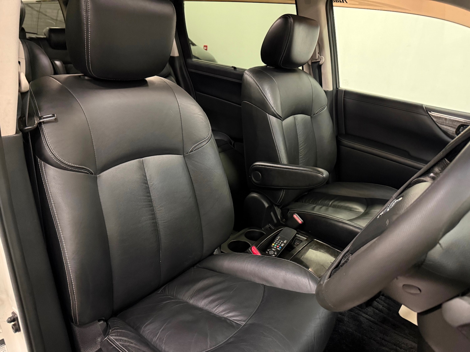 Used Nissan Elgrand 2023 for sale - 76974797: Photo 13