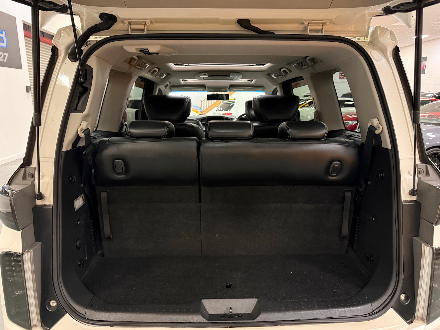 Used Nissan Elgrand 2023 for sale - 76974797: Photo 25