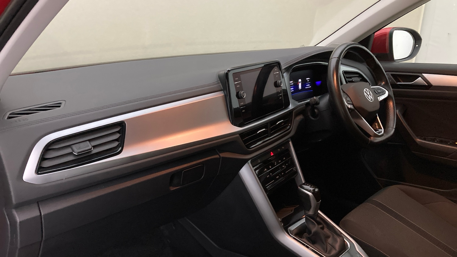 Used Volkswagen T-Roc 2022 for sale - 77589720: Photo 2