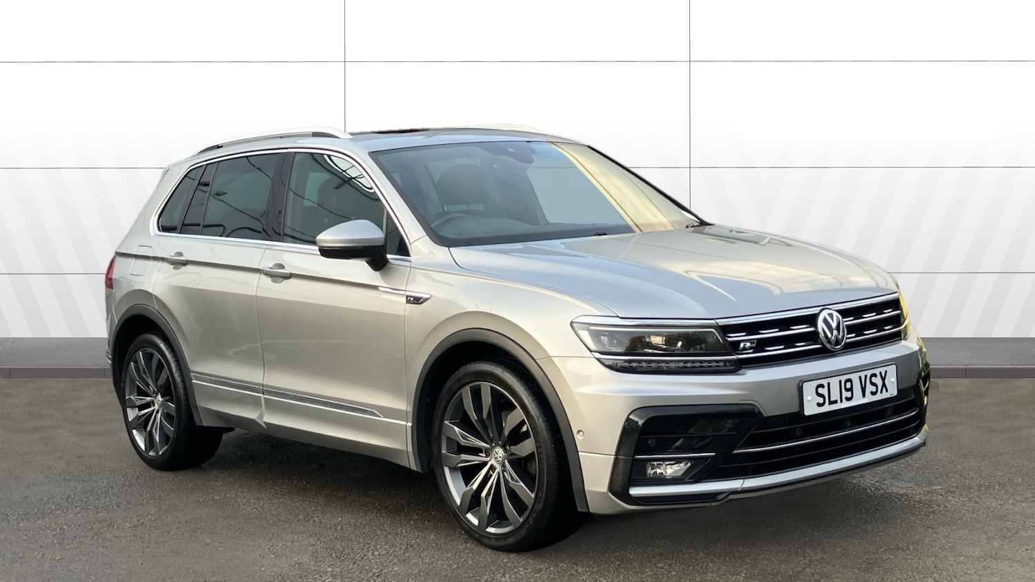 Used Volkswagen Tiguan 2019 for sale - 76530898: Photo 1
