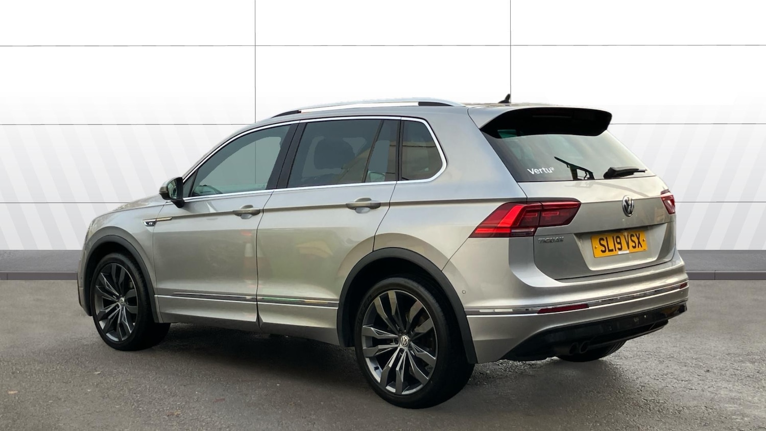 Used Volkswagen Tiguan 2019 for sale - 76530898: Photo 2