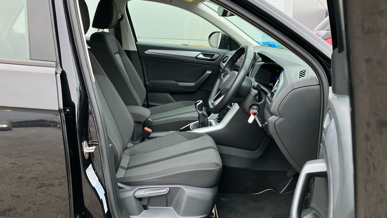 Used Volkswagen T-Roc 2023 for sale - 77069577: Photo 31