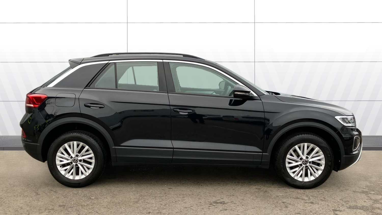 Used Volkswagen T-Roc 2023 for sale - 77069577: Photo 5