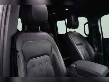 Used Land Rover Defender 2021 for sale - 76303592: Photo