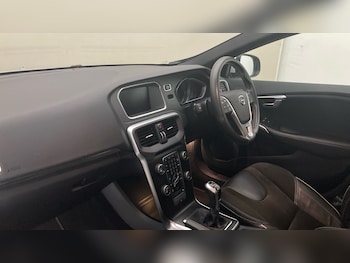 Used Volvo V40 2018 for sale - 78414587: Photo