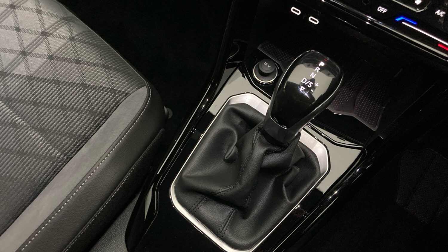 Used Volkswagen T-Roc 2025 for sale - 77431590: Photo 14