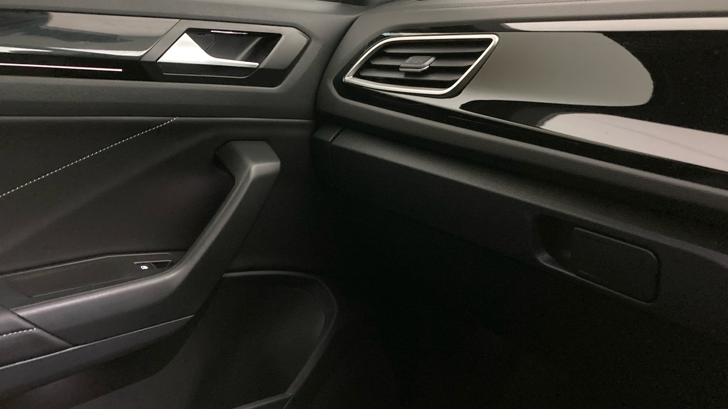 Used Volkswagen T-Roc 2025 for sale - 77431590: Photo 30