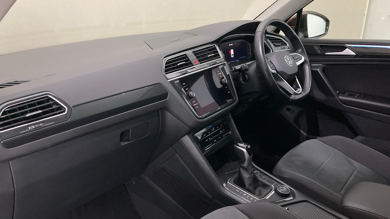 Used Volkswagen Tiguan 2021 for sale - 76430724: Photo 2