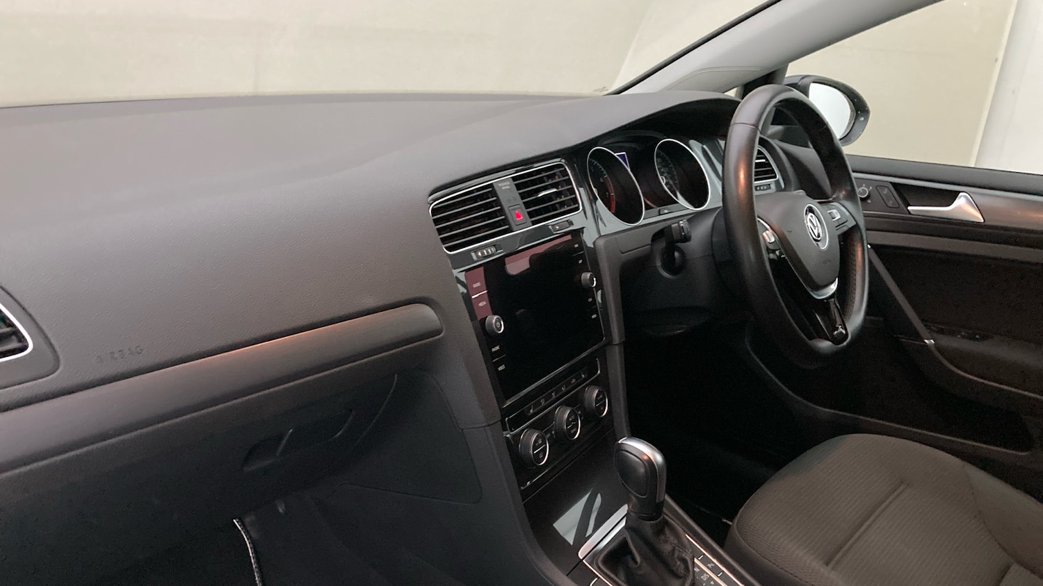 Used Volkswagen Golf 2020 for sale - 77996925: Photo 2