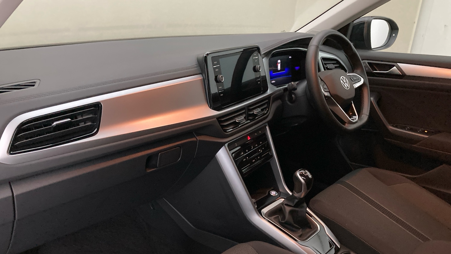 Used Volkswagen T-Roc 2025 for sale - 76863717: Photo 2