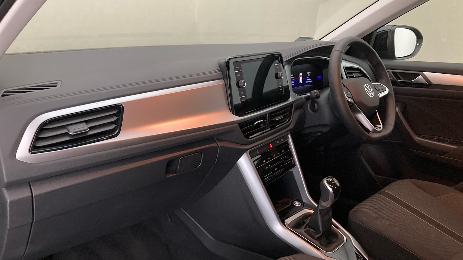 Used Volkswagen T-Roc 2025 for sale - 76234579: Photo 2