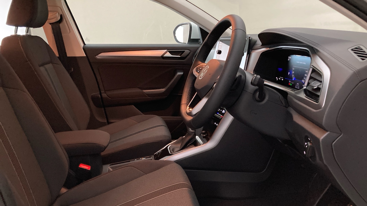 Used Volkswagen T-Roc 2025 for sale - 76796784: Photo 15