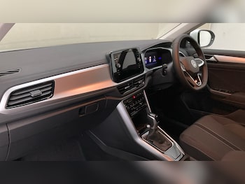 Used Volkswagen T-Roc 2025 for sale - 76796784: Photo