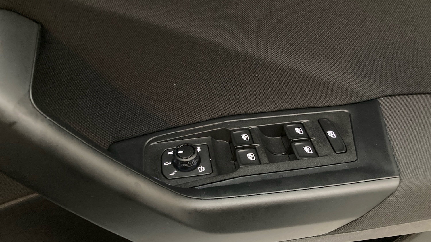 Used Volkswagen T-Roc 2025 for sale - 76796784: Photo 31