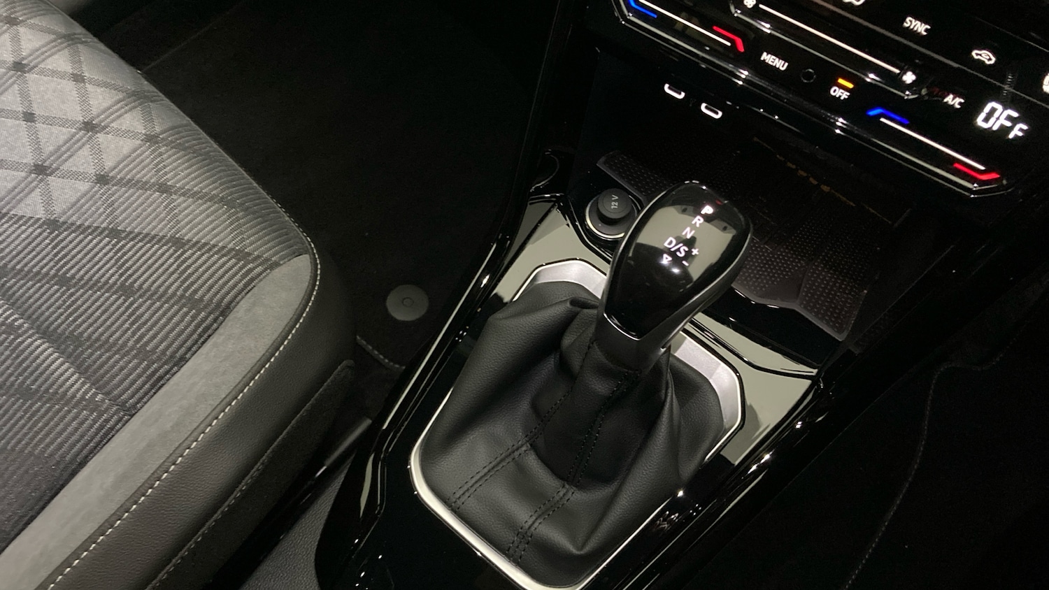 Used Volkswagen T-Roc 2025 for sale - 76554861: Photo 14