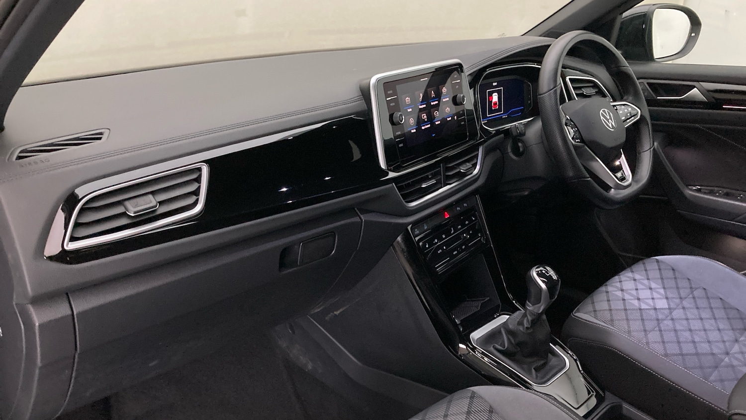 Used Volkswagen T-Roc 2022 for sale - 76734340: Photo 2