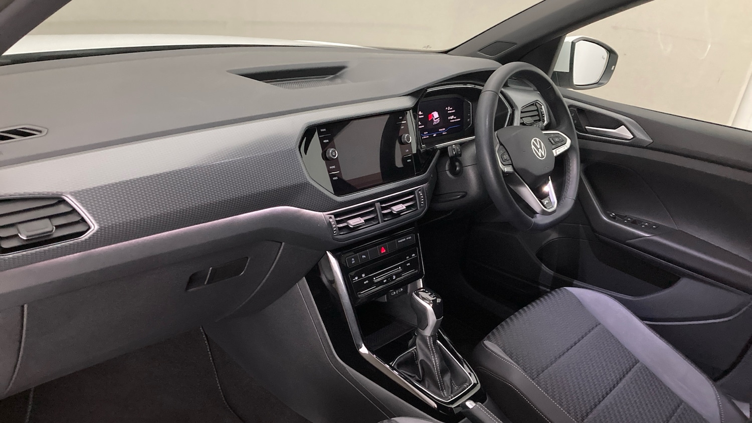 Used Volkswagen T-Cross 2023 for sale - 77779028: Photo 2