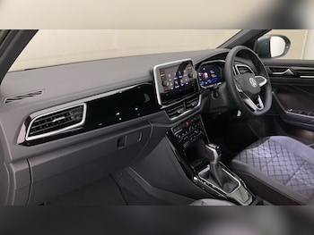 Used Volkswagen T-Roc 2024 for sale - 76022839: Photo