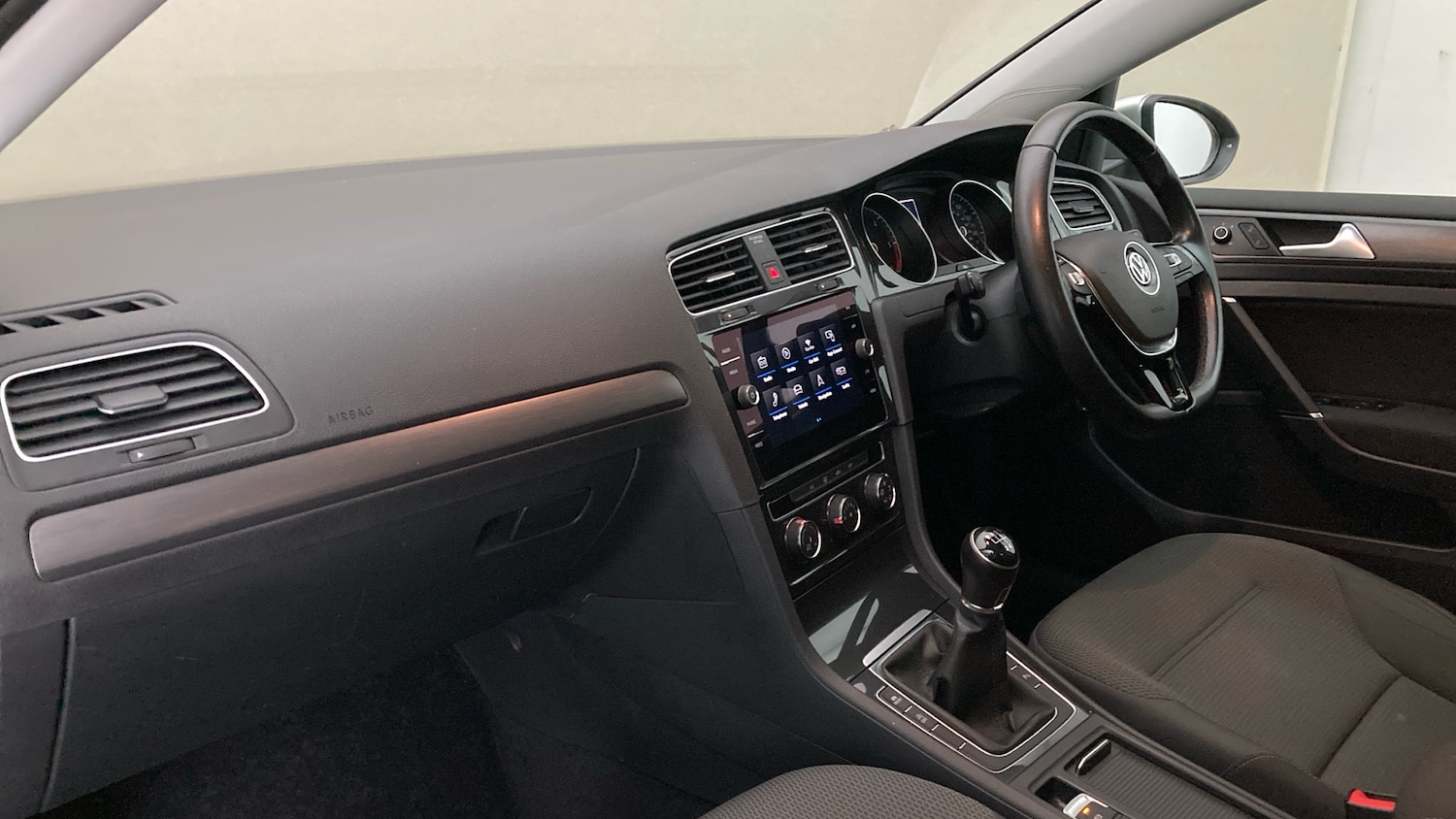 Used Volkswagen Golf 2019 for sale - 77365095: Photo 2