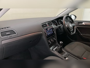 Used Volkswagen Golf 2019 for sale - 77365095: Photo