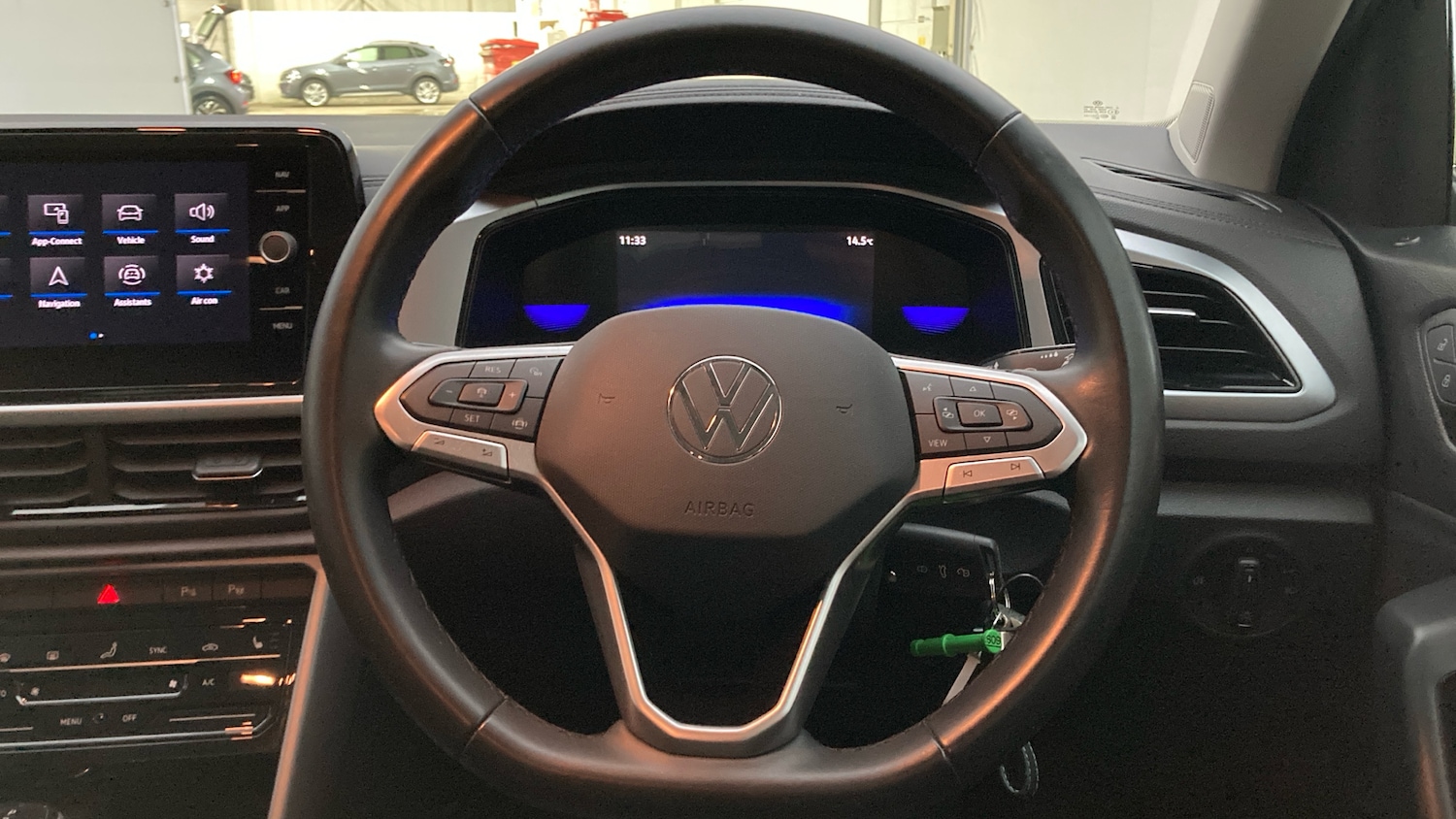 Used Volkswagen T-Roc 2023 for sale - 76526039: Photo 10