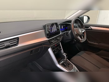 Used Volkswagen T-Roc 2023 for sale - 76526039: Photo