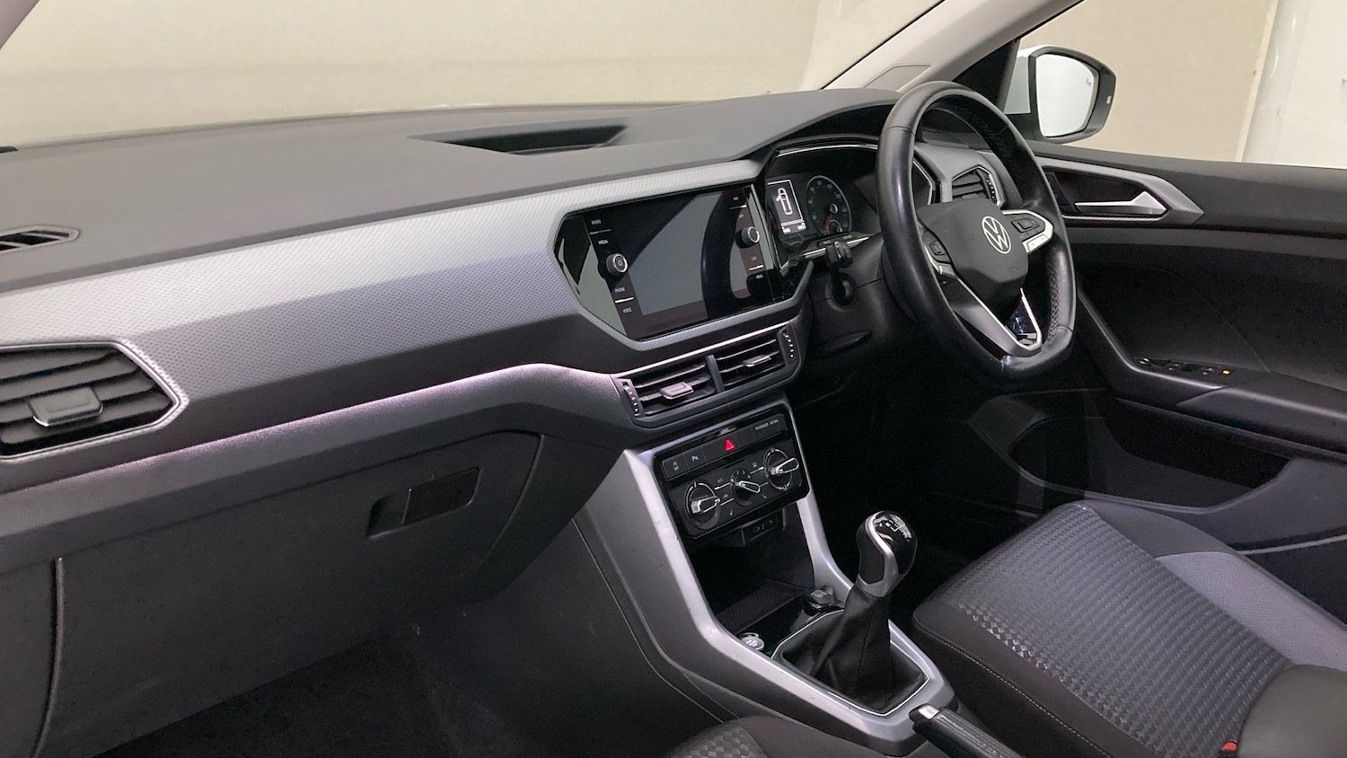 Used Volkswagen T-Cross 2022 for sale - 76976926: Photo 2