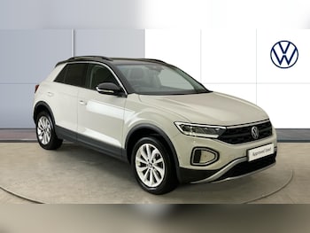 Used Volkswagen T-Roc 2023 for sale - 77431076: Photo