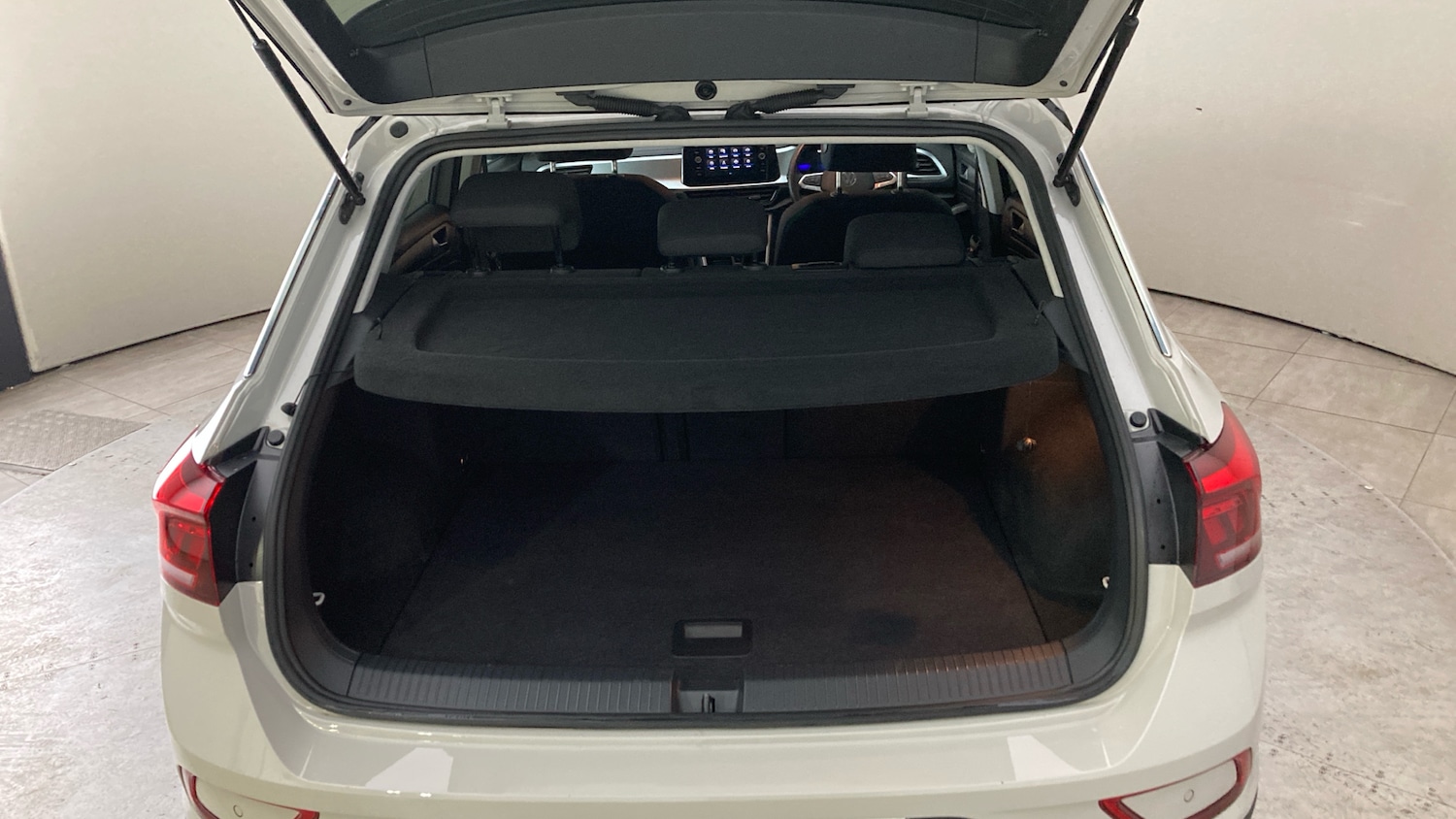 Used Volkswagen T-Roc 2023 for sale - 77431076: Photo 20