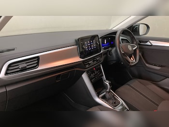 Used Volkswagen T-Roc 2023 for sale - 77431076: Photo