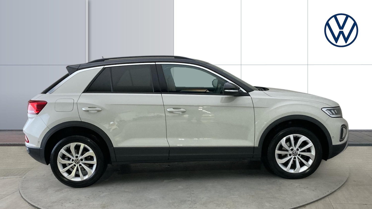 Used Volkswagen T-Roc 2023 for sale - 77431076: Photo 4