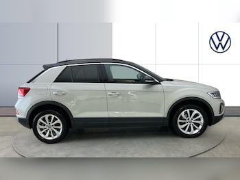 Used Volkswagen T-Roc 2023 for sale - 77431076: Photo
