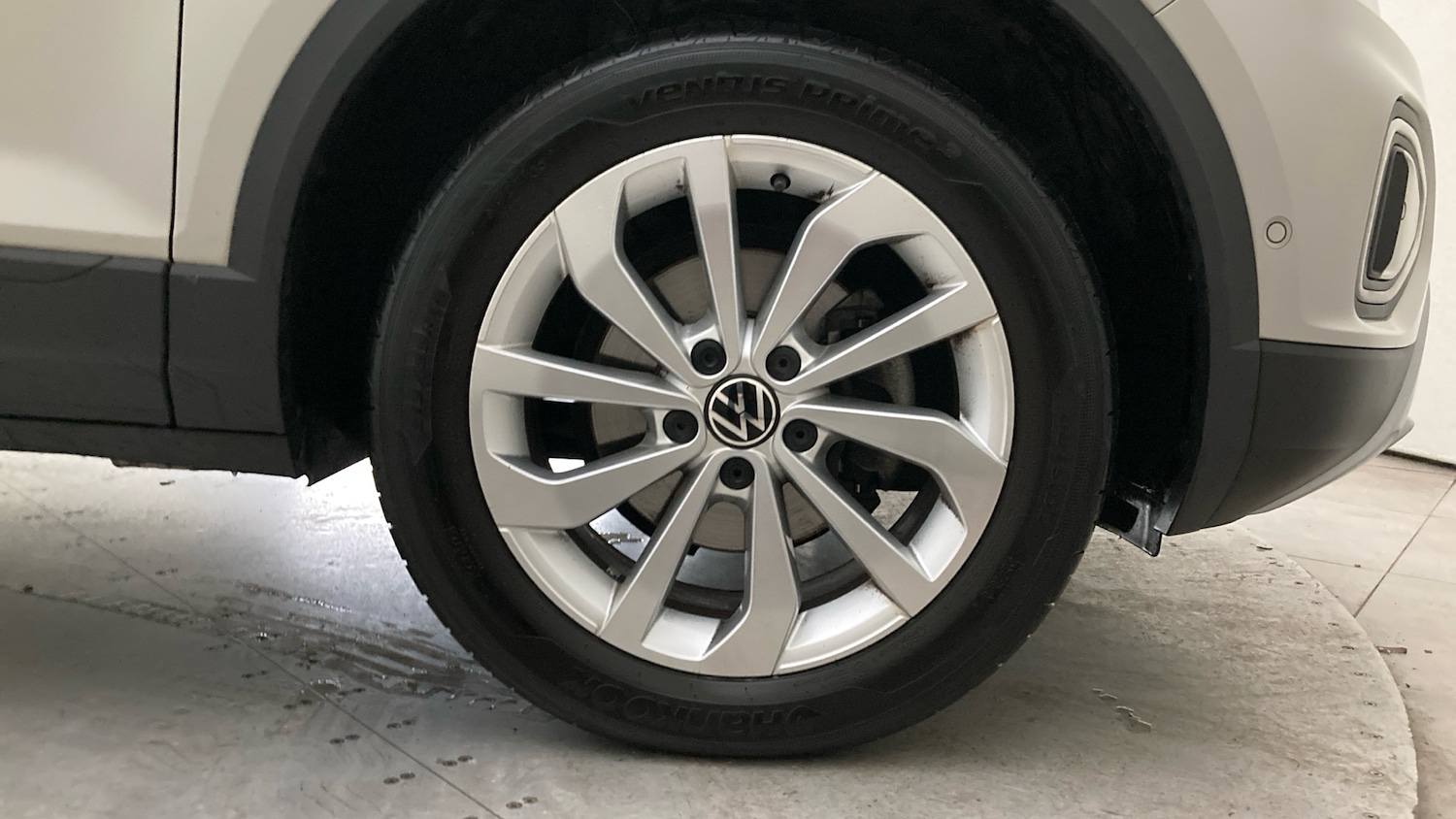 Used Volkswagen T-Roc 2023 for sale - 77431076: Photo 5