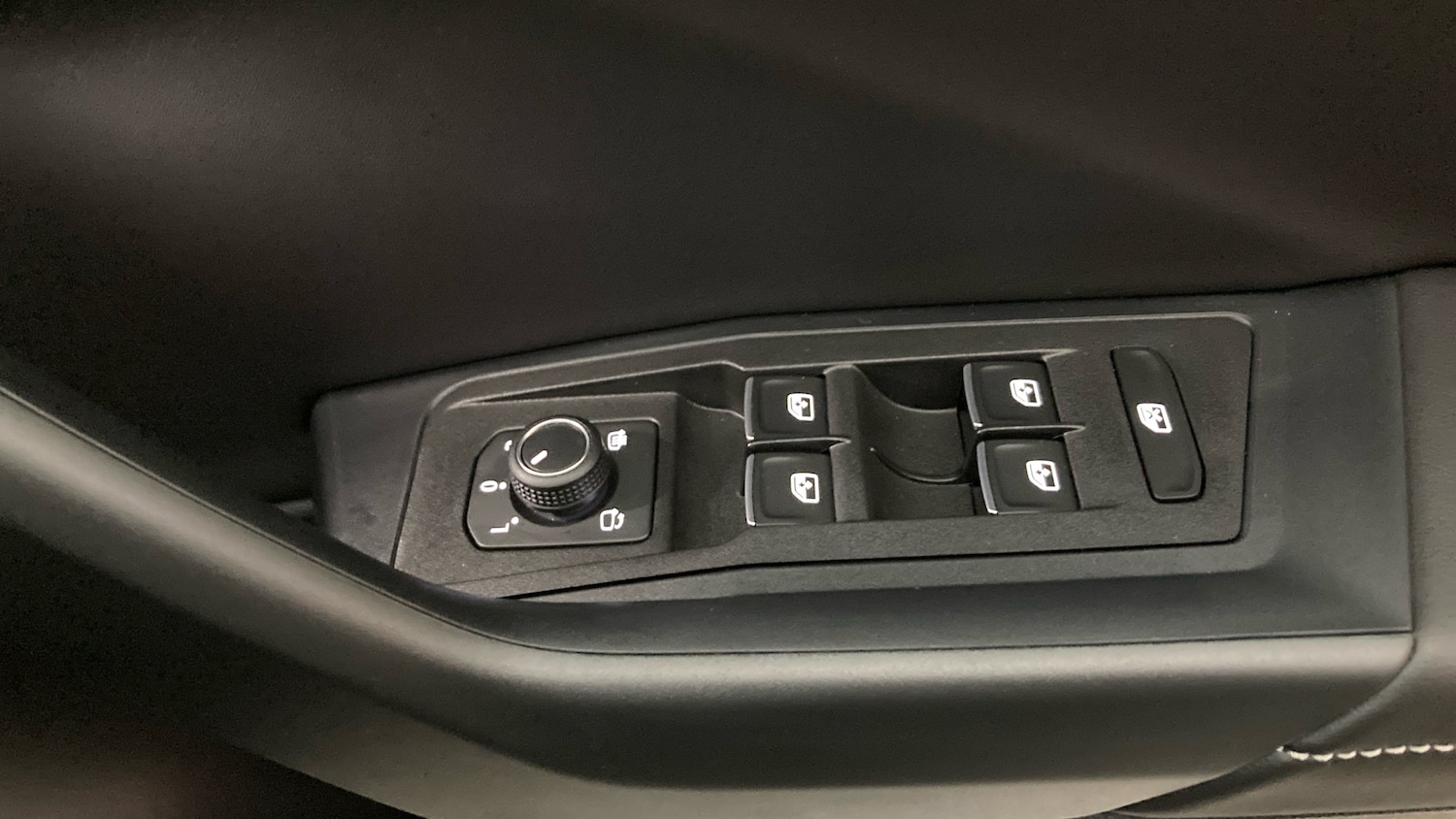 Used Volkswagen T-Roc 2025 for sale - 77687364: Photo 30