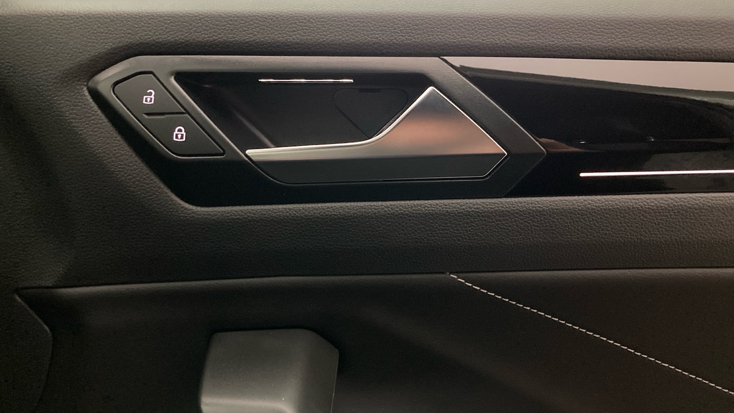 Used Volkswagen T-Roc 2025 for sale - 77687364: Photo 31