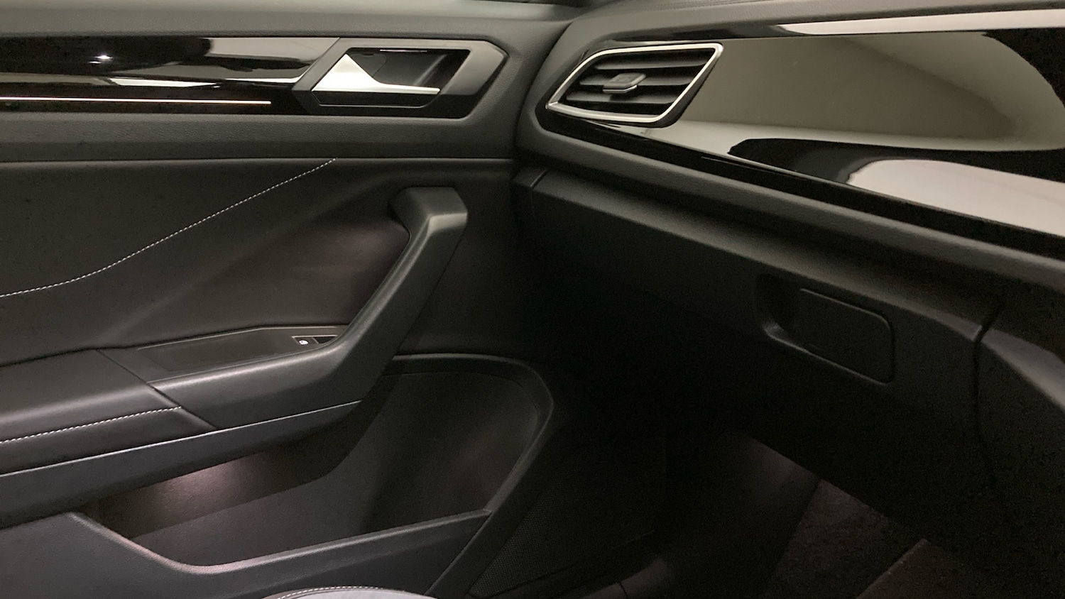 Used Volkswagen T-Roc 2025 for sale - 77687364: Photo 33