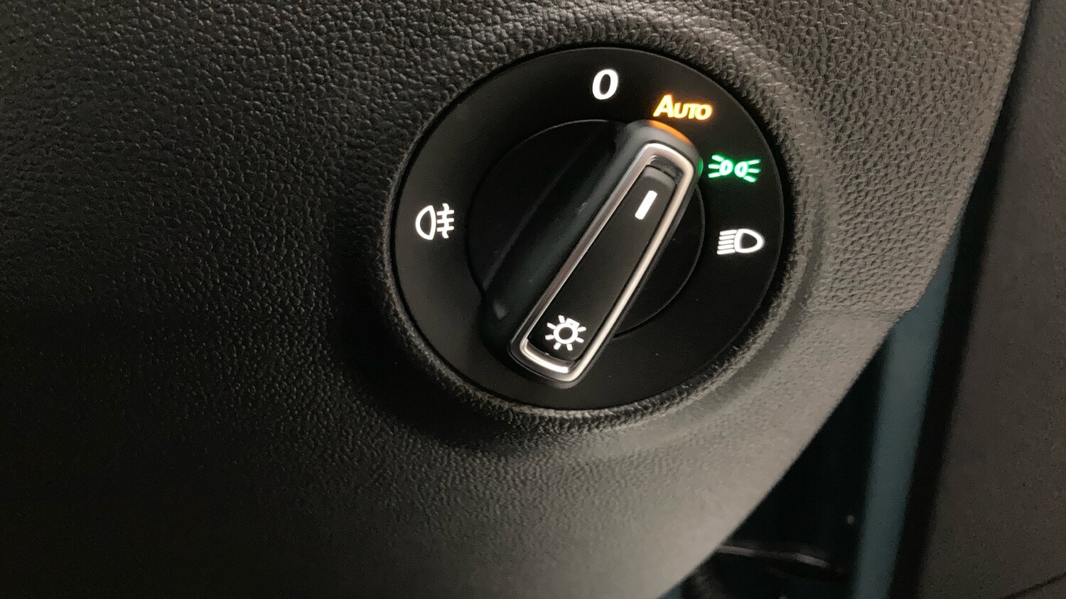 Used Volkswagen T-Roc 2025 for sale - 77516310: Photo 31