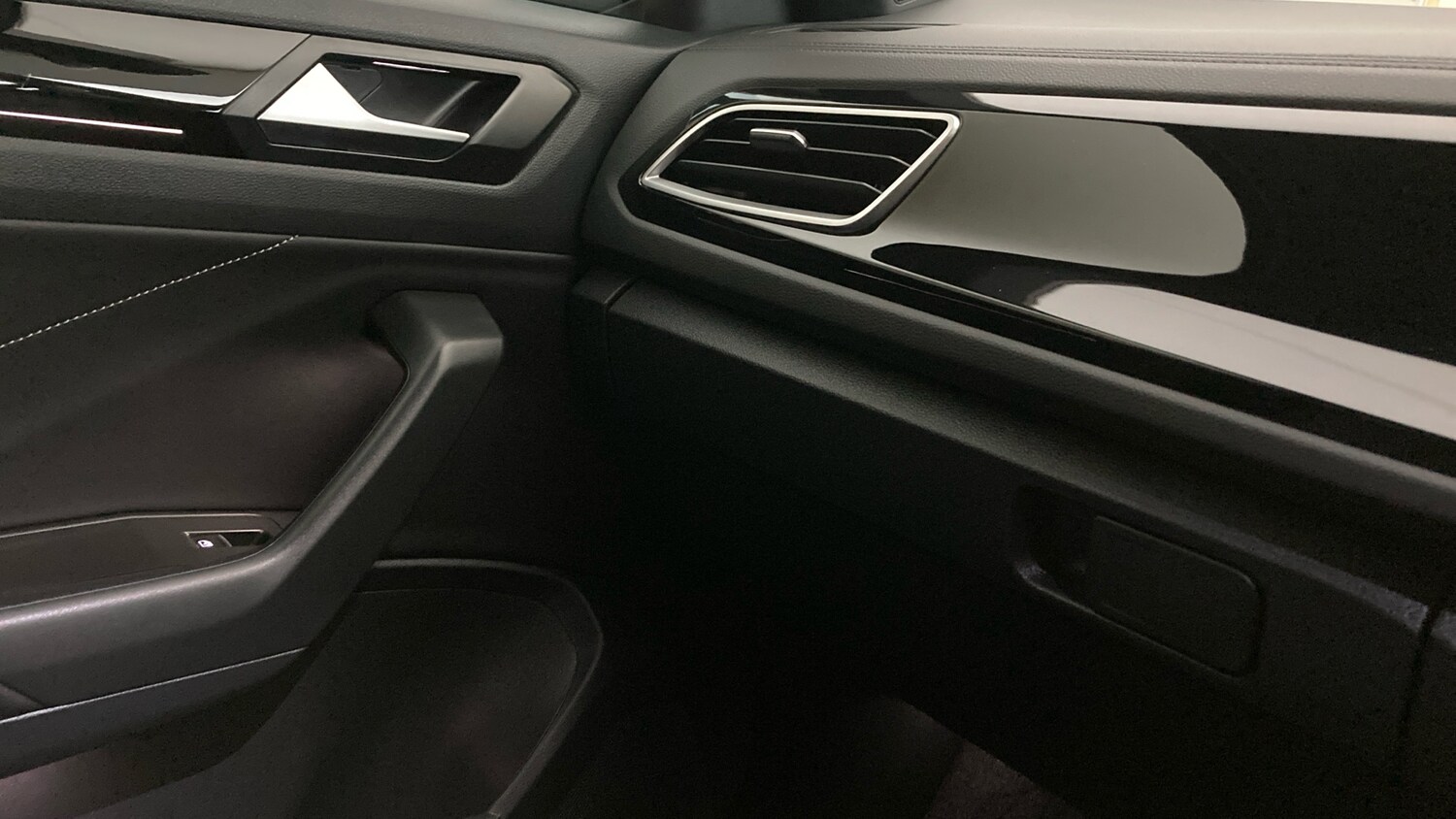 Used Volkswagen T-Roc 2025 for sale - 77516310: Photo 35