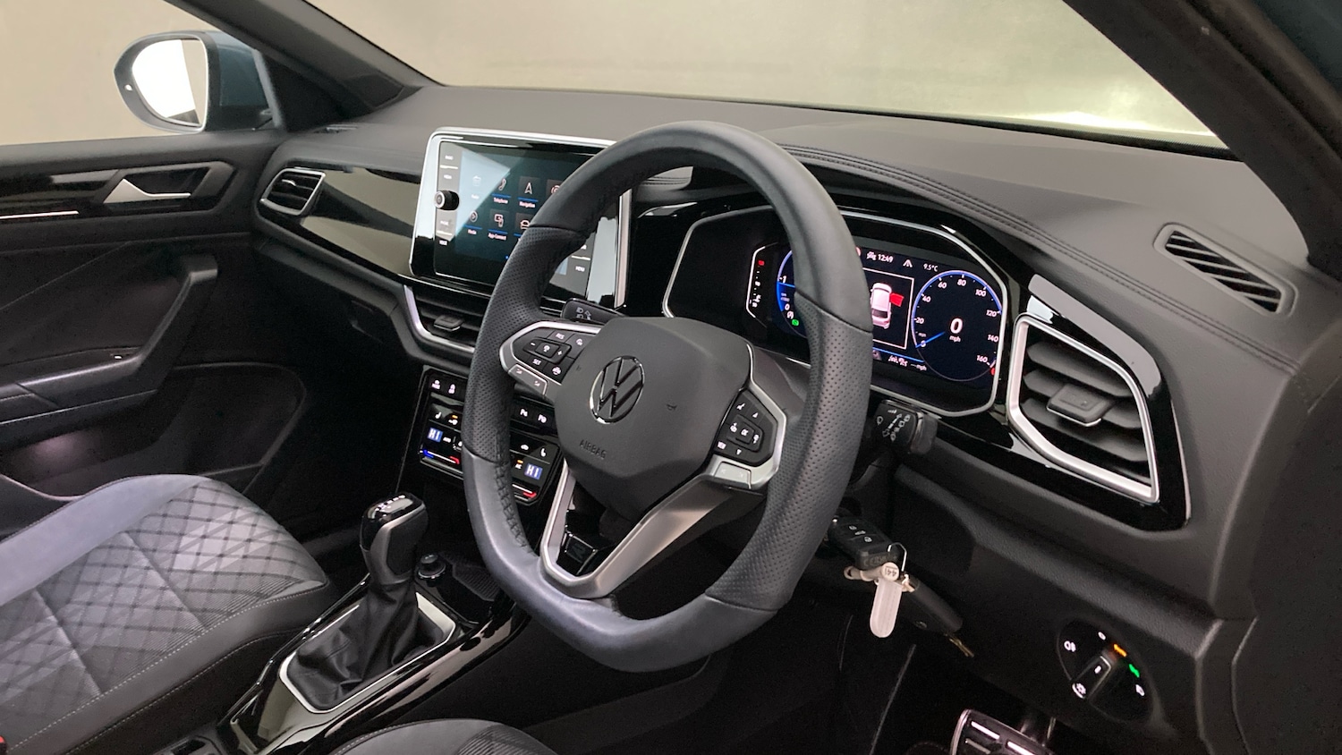 Used Volkswagen T-Roc 2025 for sale - 77516310: Photo 6